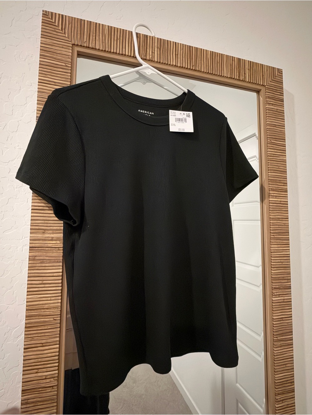 American Eagle Outfitters Black Short-Sleeve Crew Tee with tags